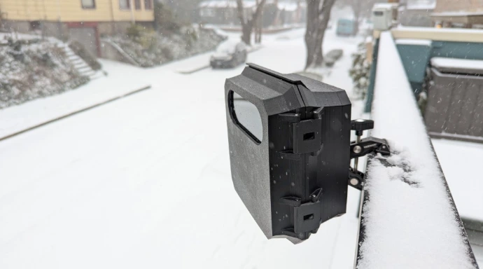 traffic monitor mounted in snow
